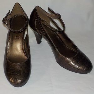 ***SSS***HAD TOO LONG GOTTA GO Sam & Libby heels sz 6 bronze alligator EUC